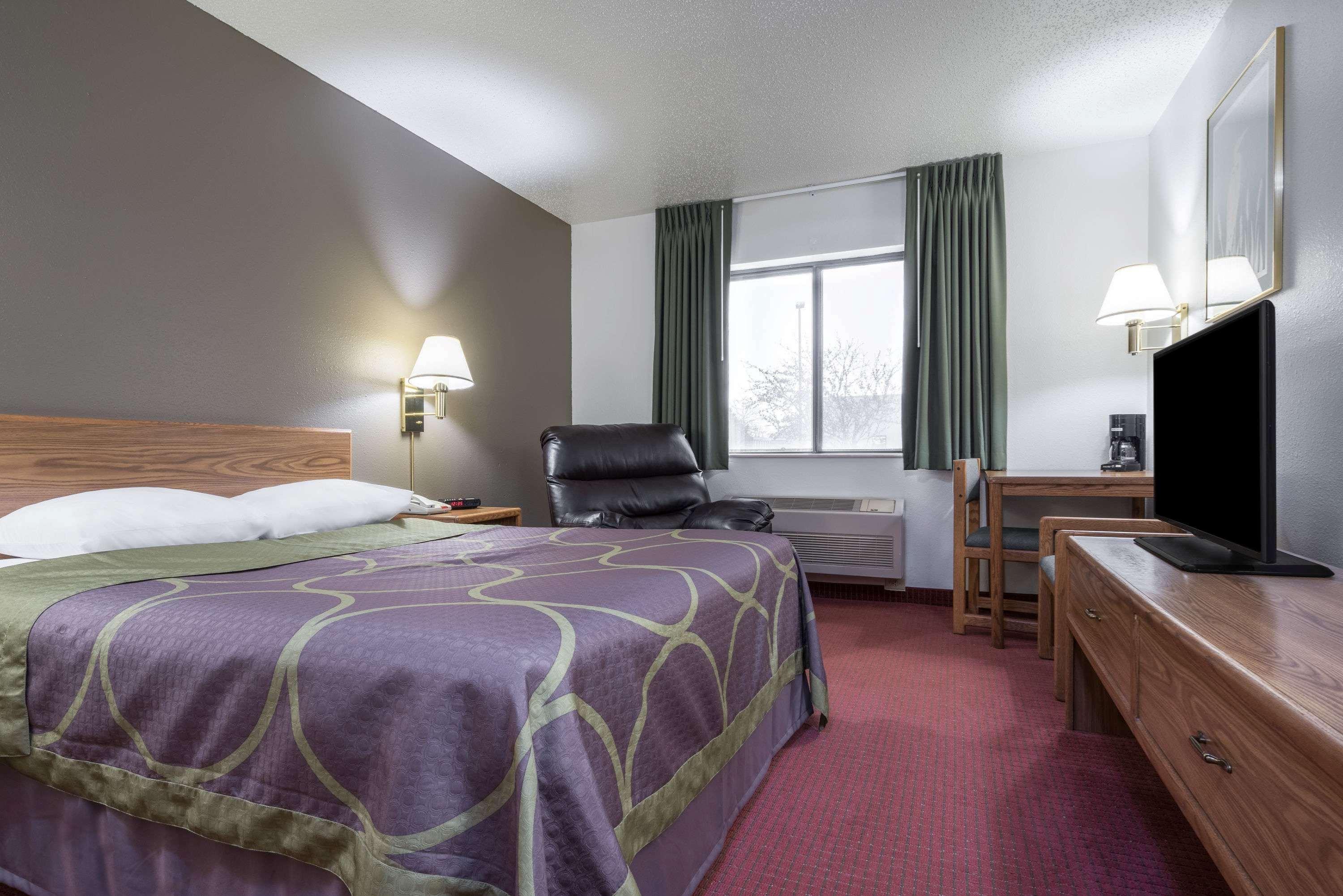 Super 8 By Wyndham Fond Du Lac Esterno foto