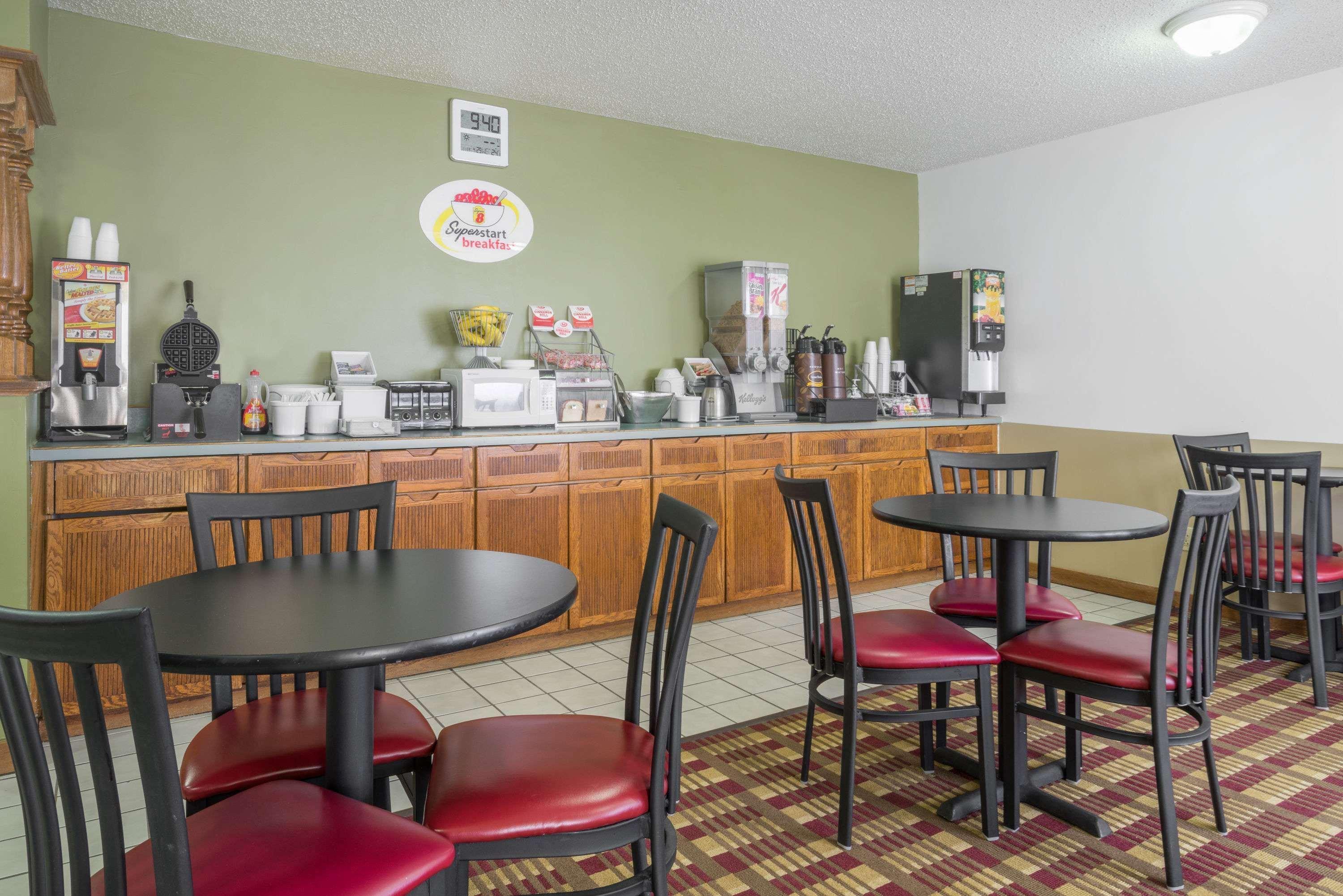 Super 8 By Wyndham Fond Du Lac Esterno foto