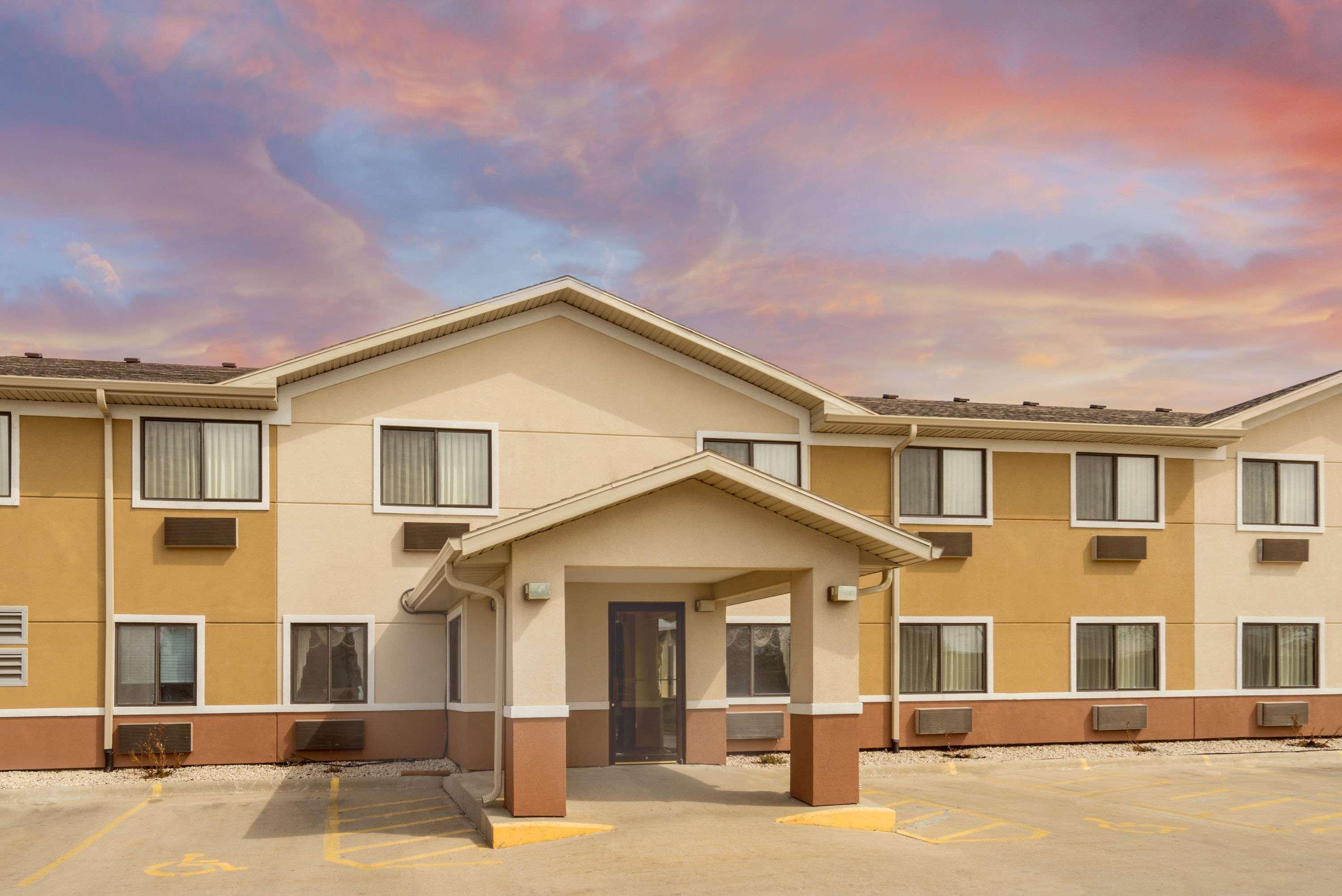 Super 8 By Wyndham Fond Du Lac Esterno foto